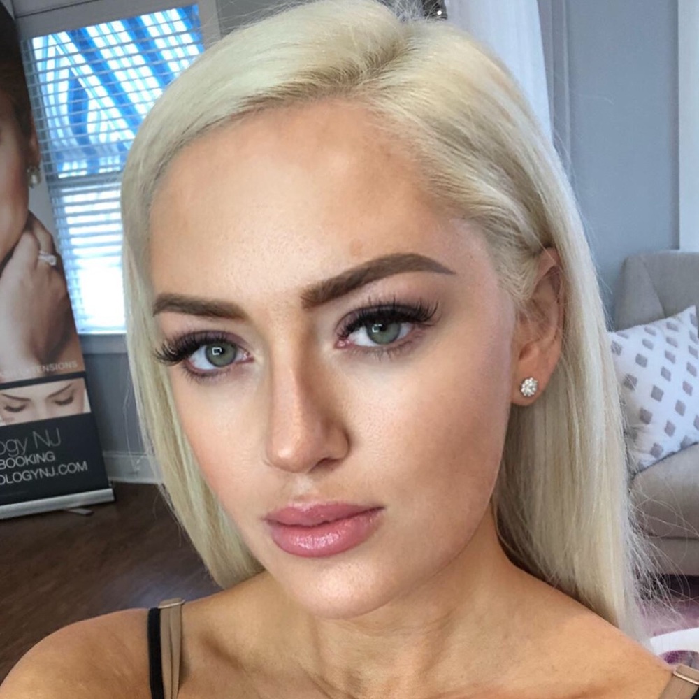 Meet your Posher, Ashley